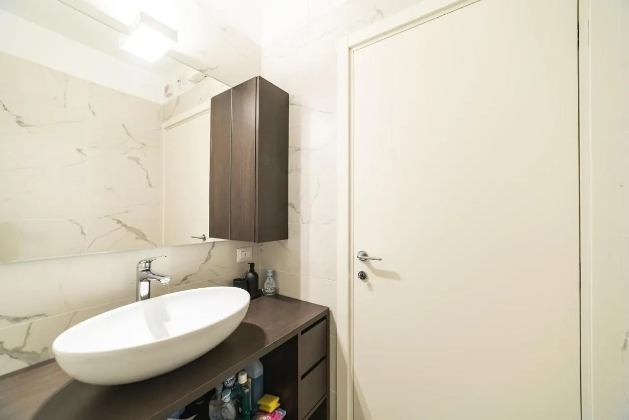 밀라노 Moderno Bilocale 64Mq Con Parcheggio E Palestra 아파트 0*,  이탈리아